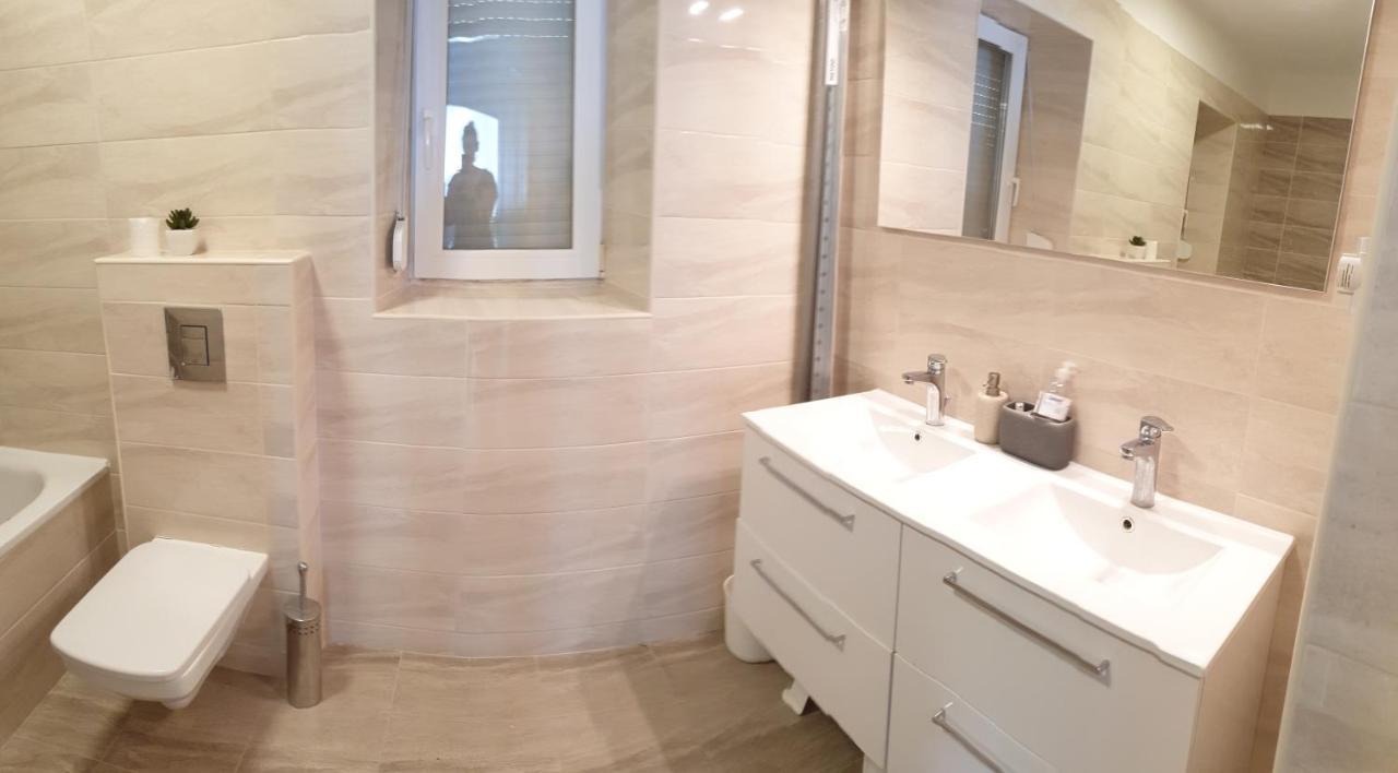Nadliget Vendeghaz Villa Ábrahámhegy Buitenkant foto
